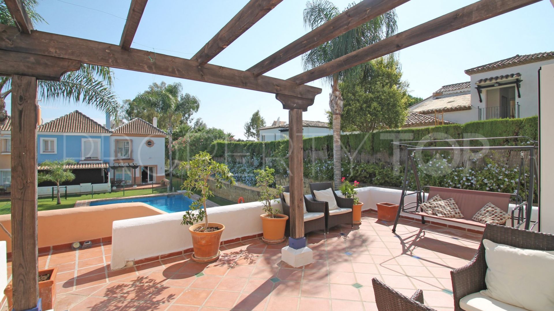 Nueva Andalucia town house for sale