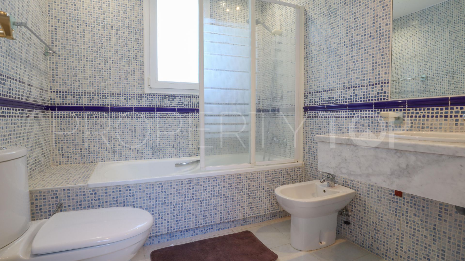 Nueva Andalucia town house for sale