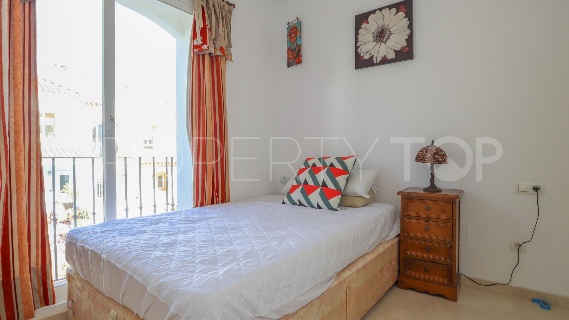 Nueva Andalucia town house for sale