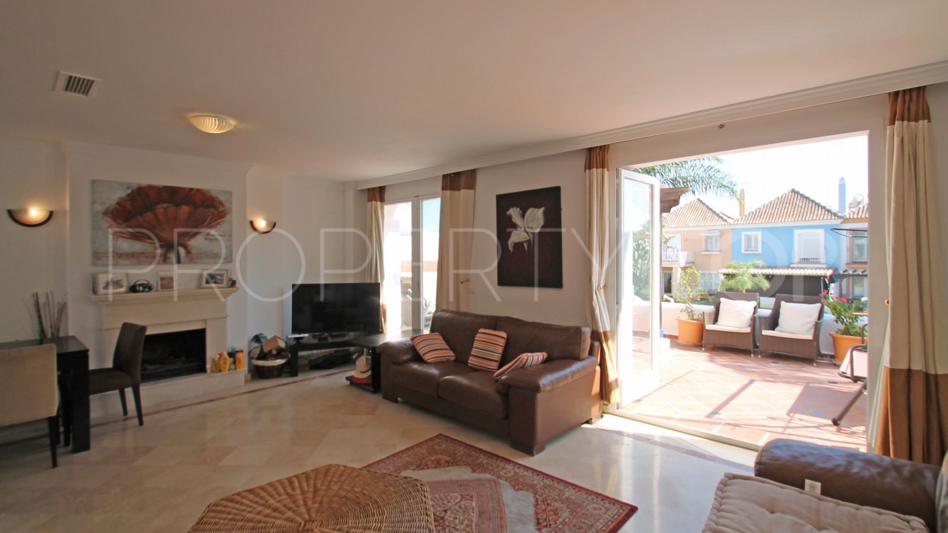 Nueva Andalucia town house for sale