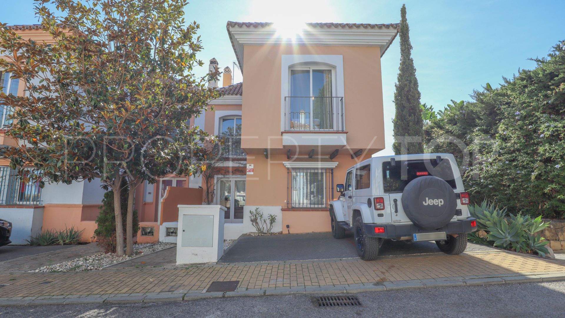 Nueva Andalucia town house for sale