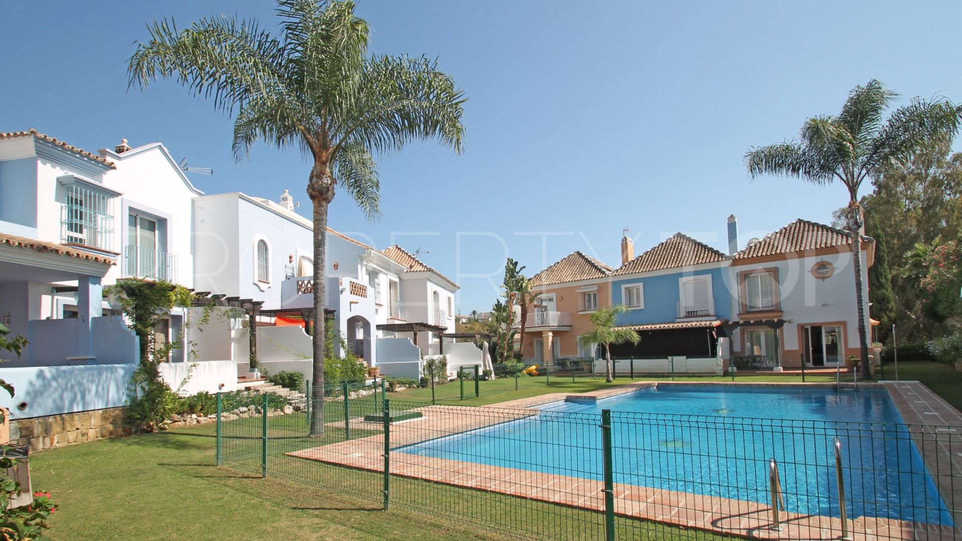 Nueva Andalucia town house for sale