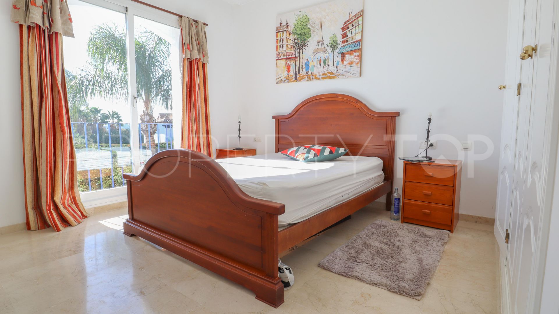 Nueva Andalucia town house for sale