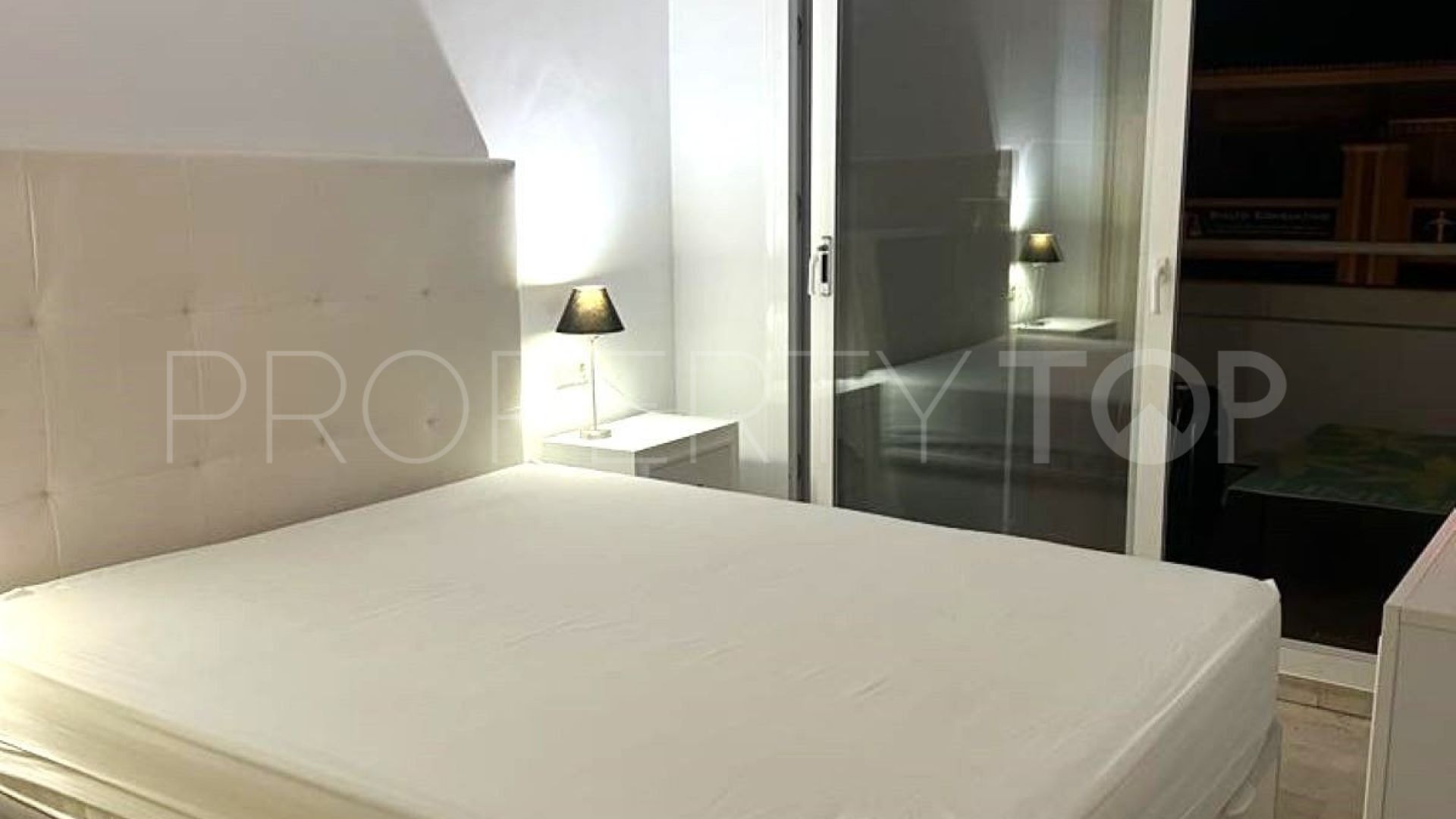 Buy ground floor apartment with 2 bedrooms in San Pedro de Alcantara