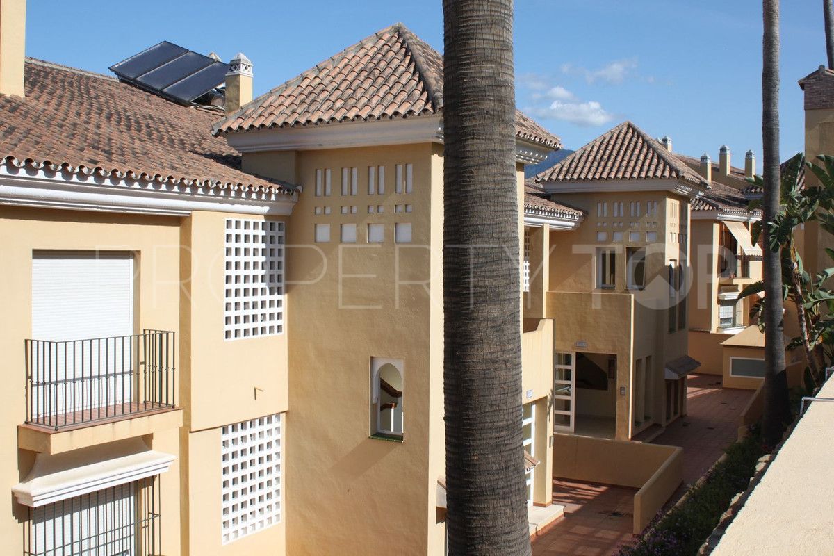 Buy ground floor apartment with 2 bedrooms in San Pedro de Alcantara