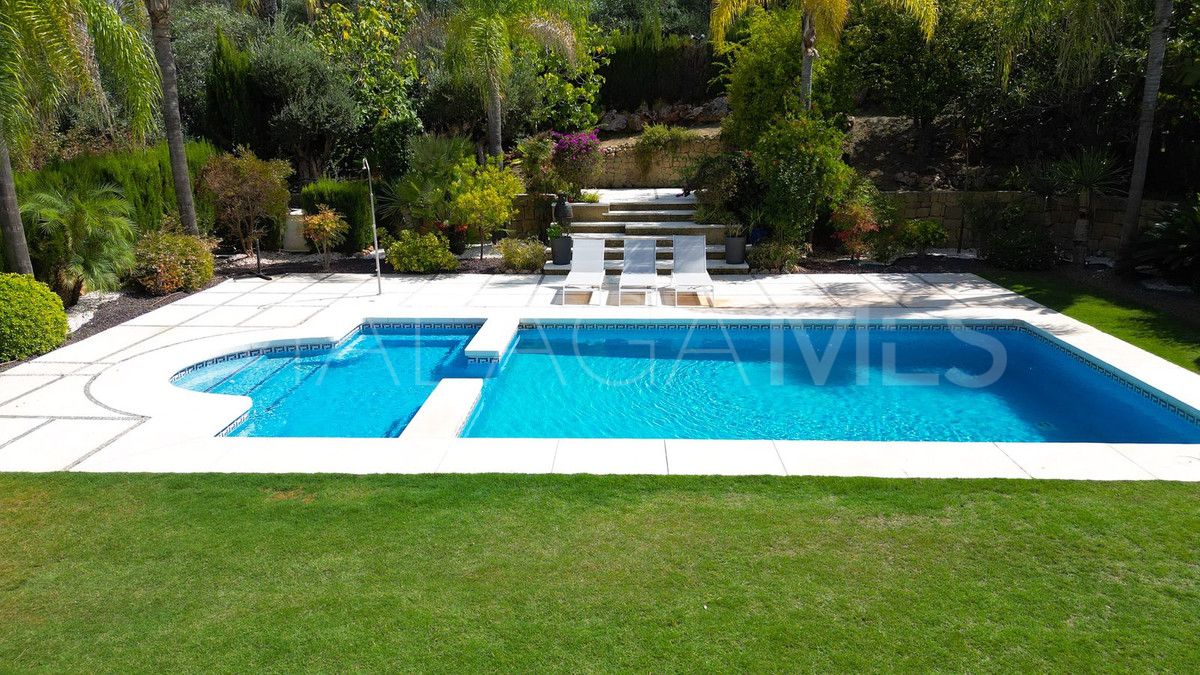 Nueva Andalucia, villa for sale with 6 bedrooms