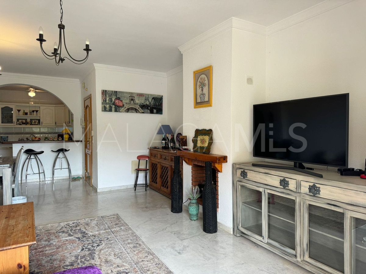 For sale apartment in Calahonda