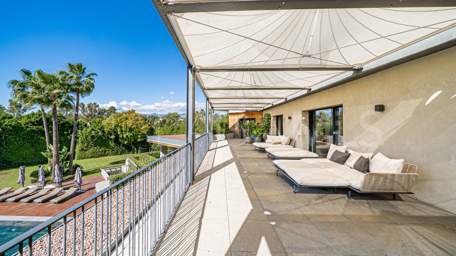 Villa for sale in Guadalmina Baja