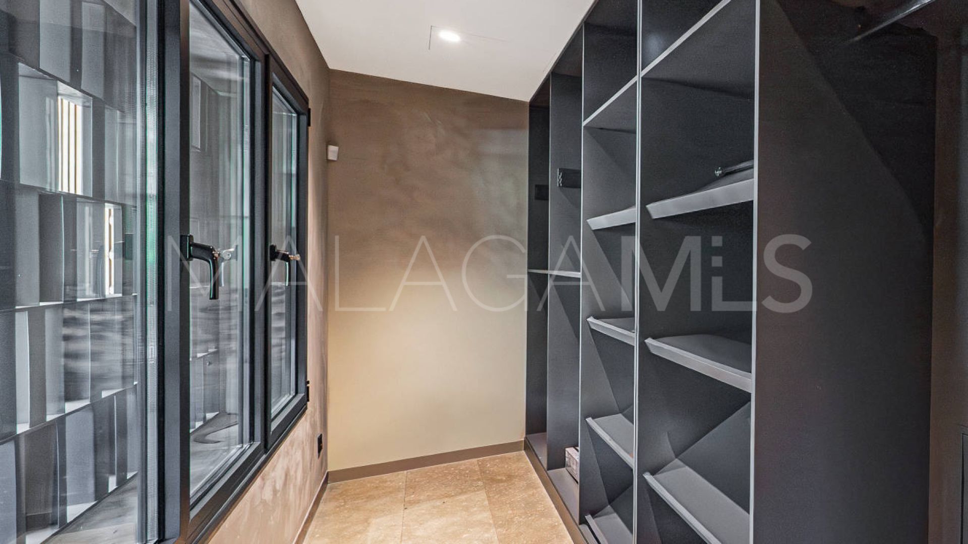 Villa for sale in Guadalmina Baja
