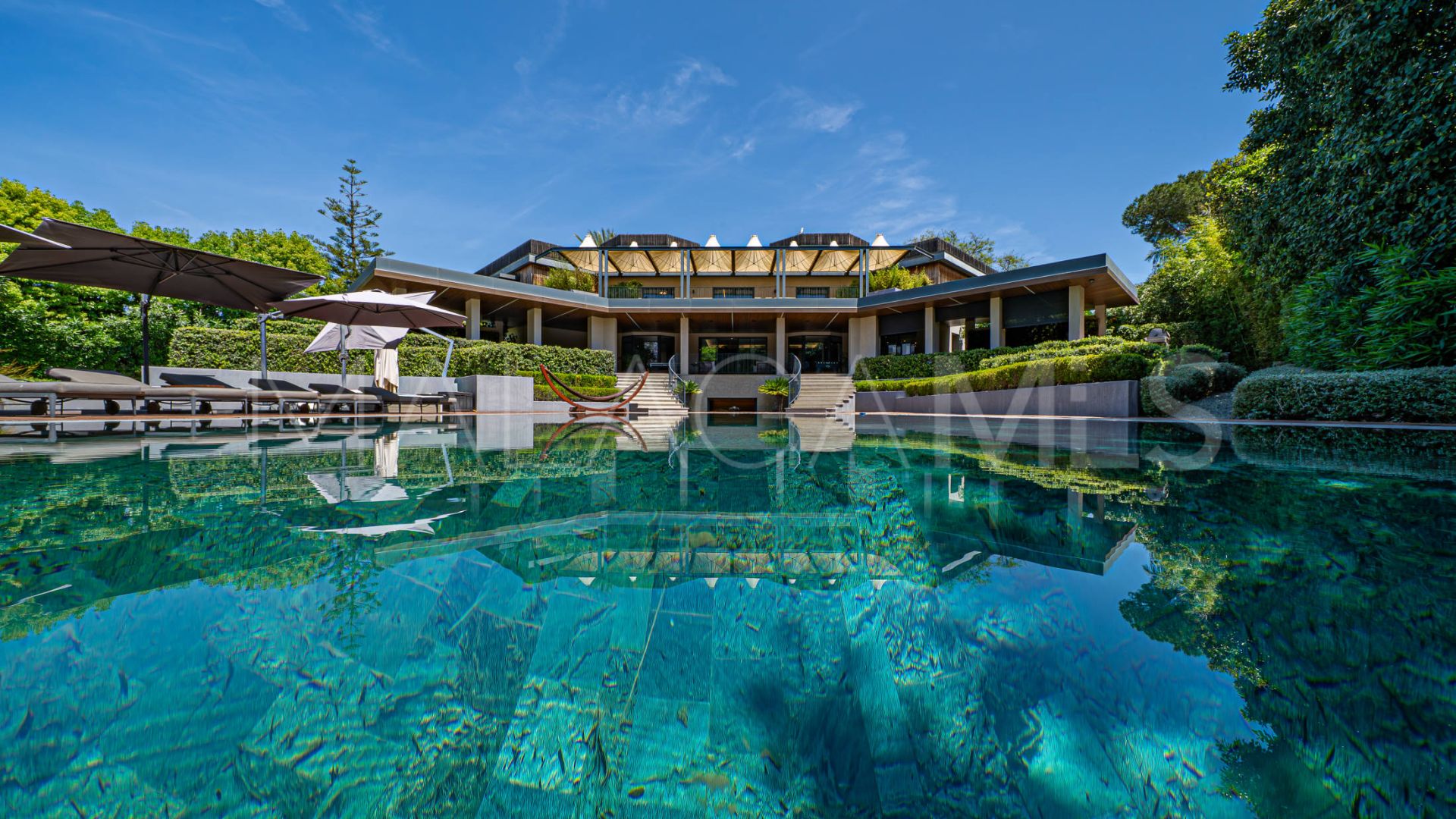 Villa for sale in Guadalmina Baja
