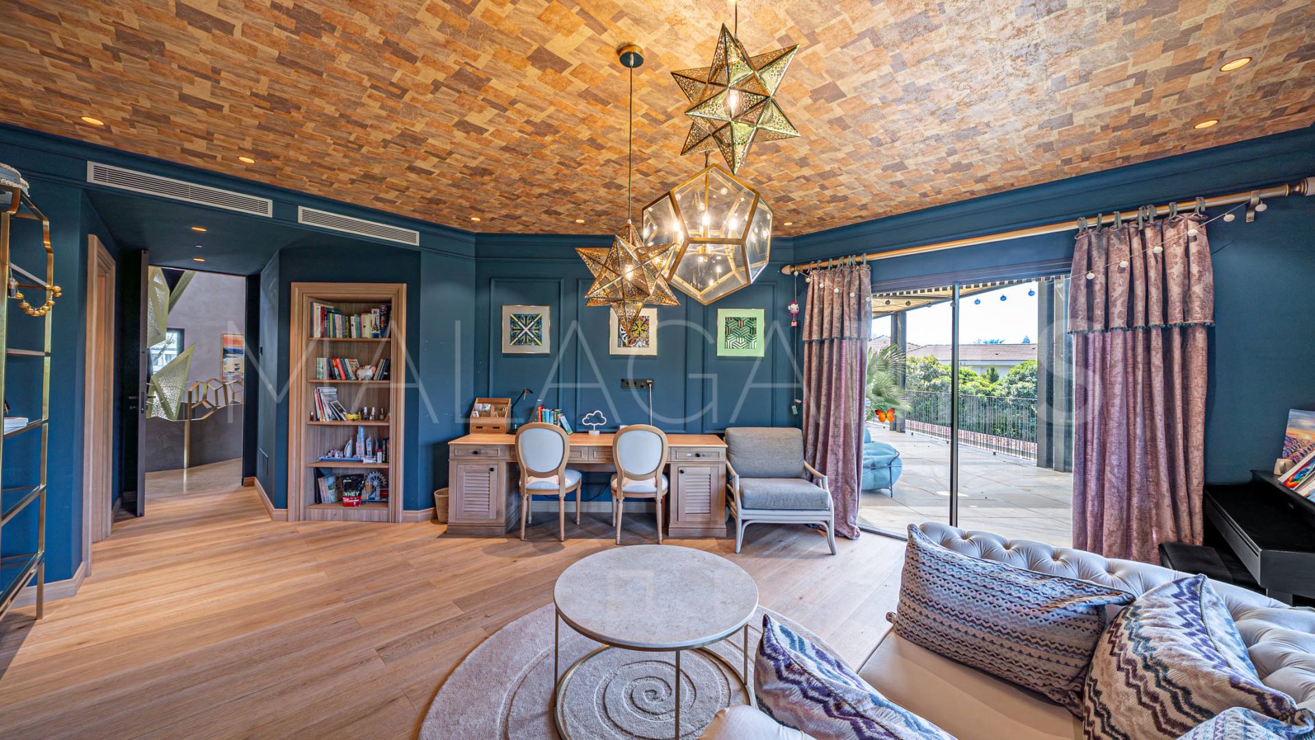 Villa for sale in Guadalmina Baja