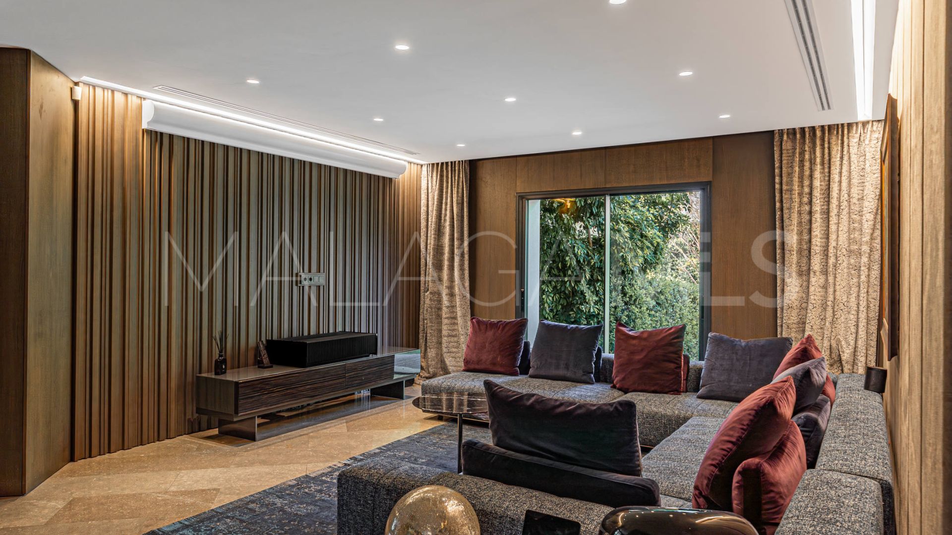 Villa for sale in Guadalmina Baja