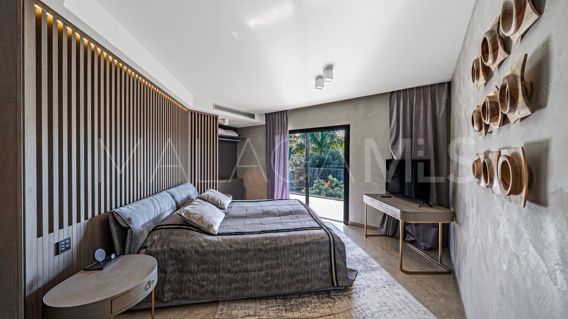 Villa for sale in Guadalmina Baja