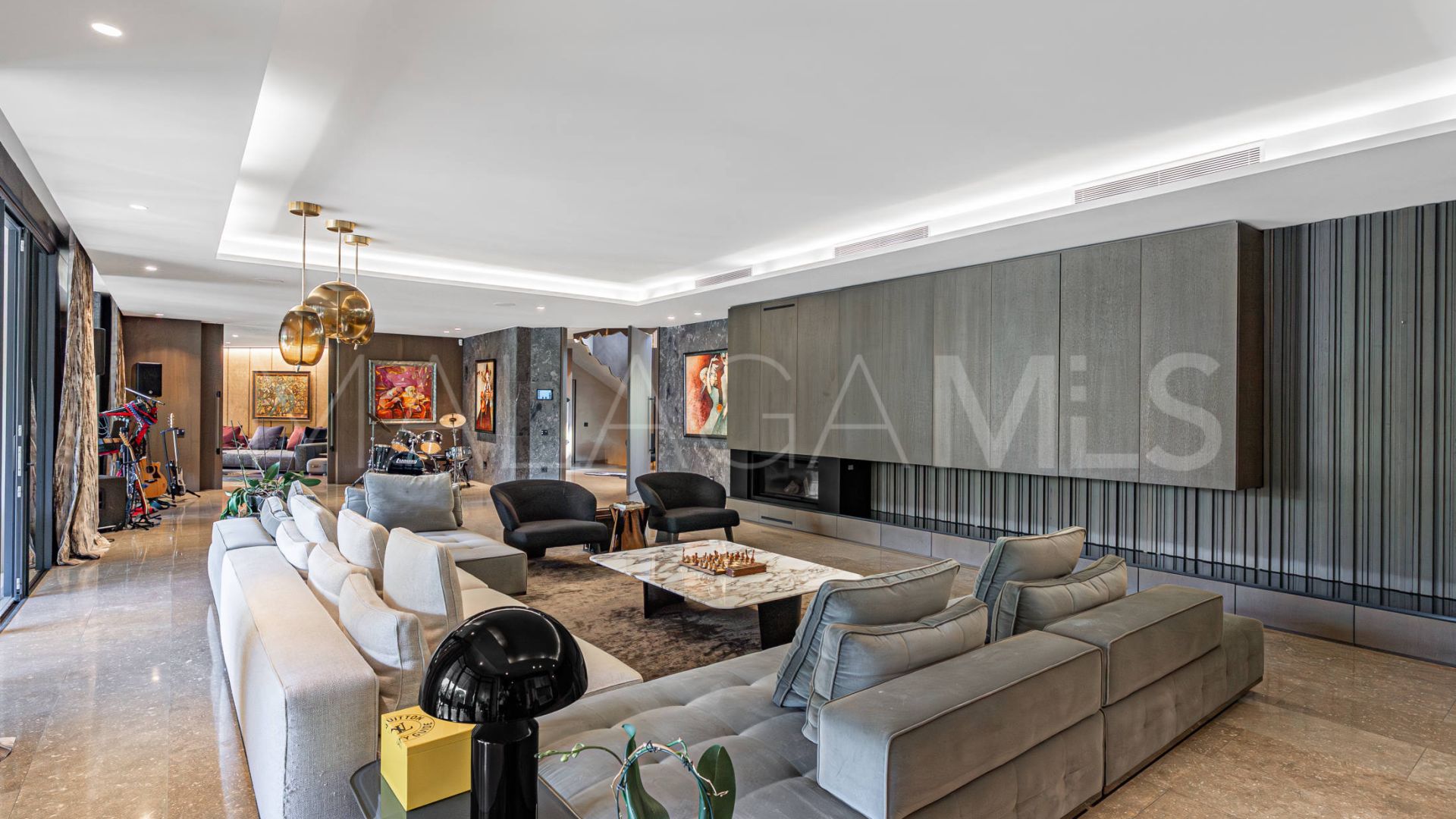 Villa for sale in Guadalmina Baja
