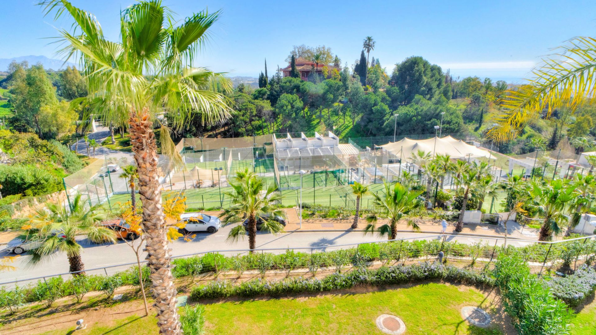 4 bedrooms duplex penthouse in Altos de Estepona for sale