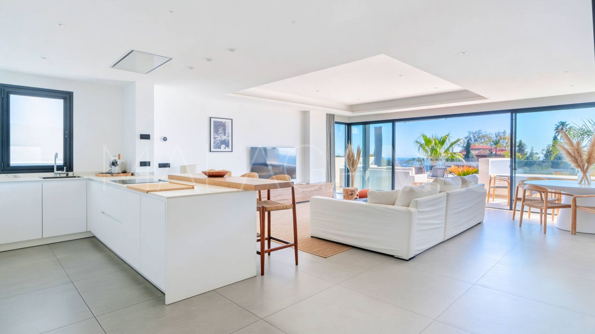 4 bedrooms duplex penthouse in Altos de Estepona for sale