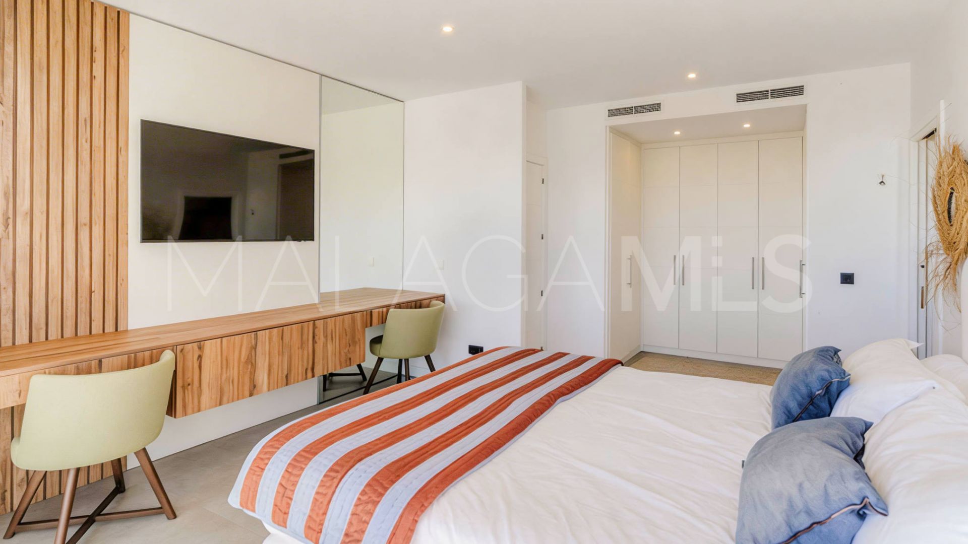 4 bedrooms duplex penthouse in Altos de Estepona for sale