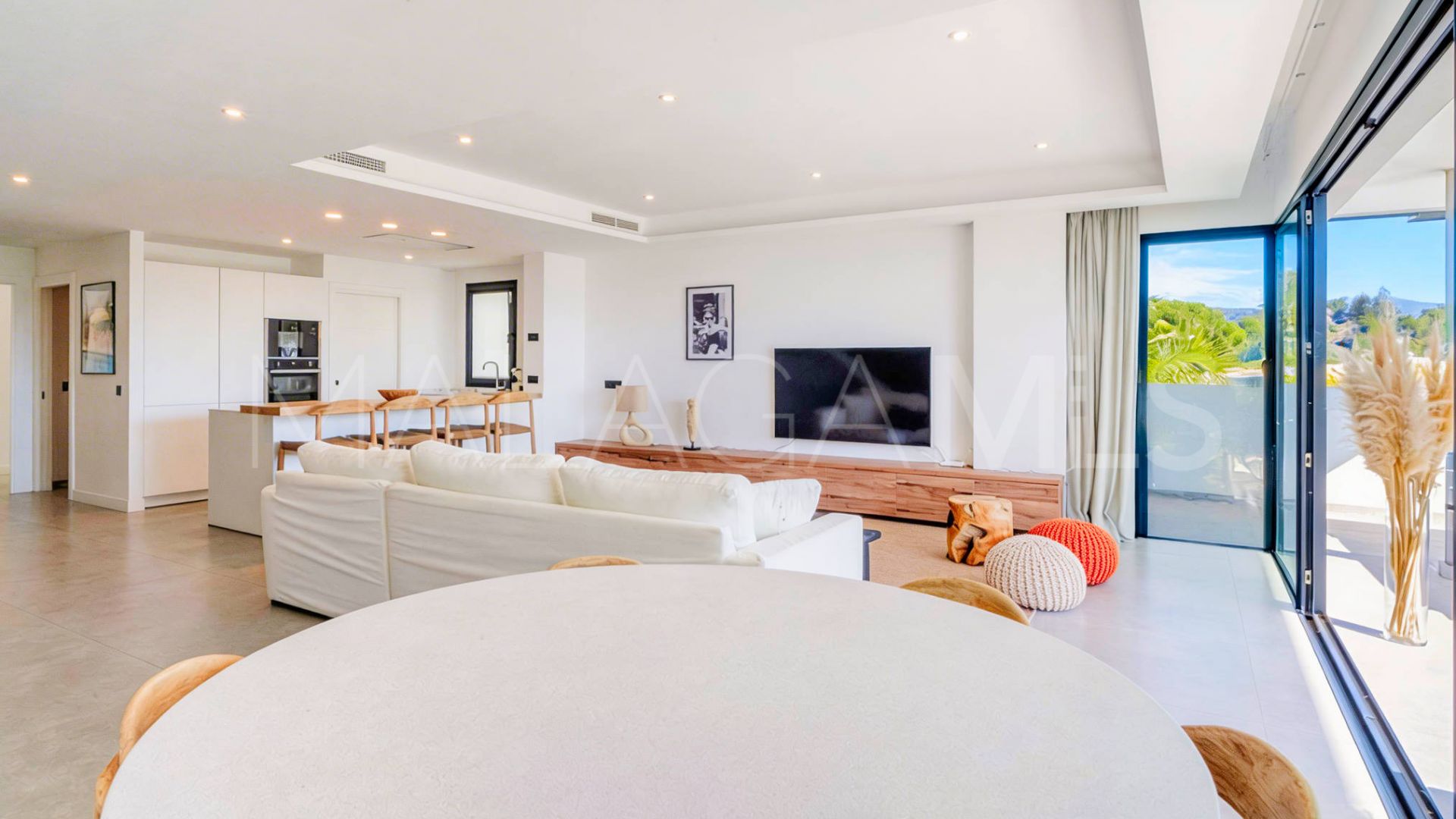 4 bedrooms duplex penthouse in Altos de Estepona for sale