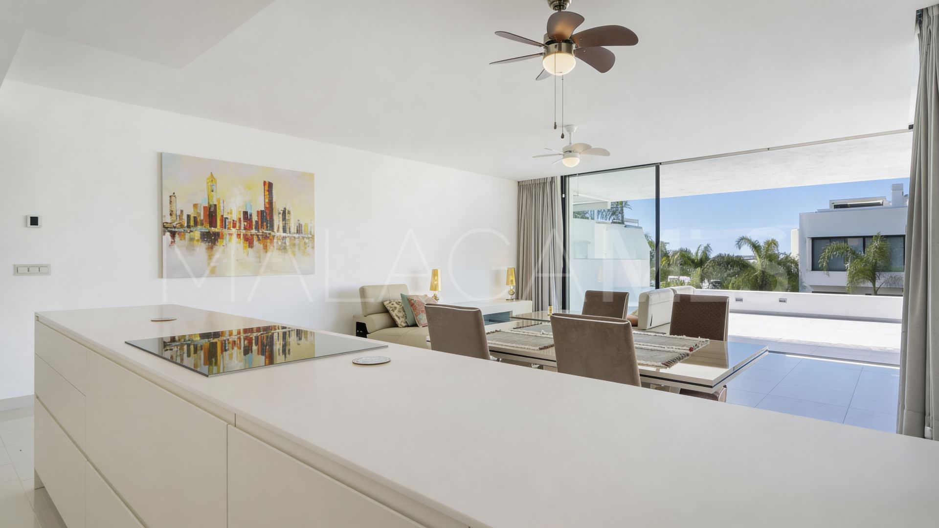 For sale 3 bedrooms apartment in New Golden Mile