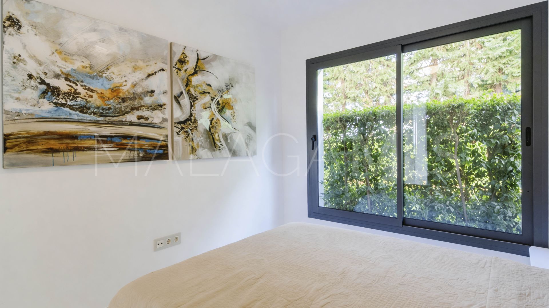 For sale 3 bedrooms apartment in New Golden Mile