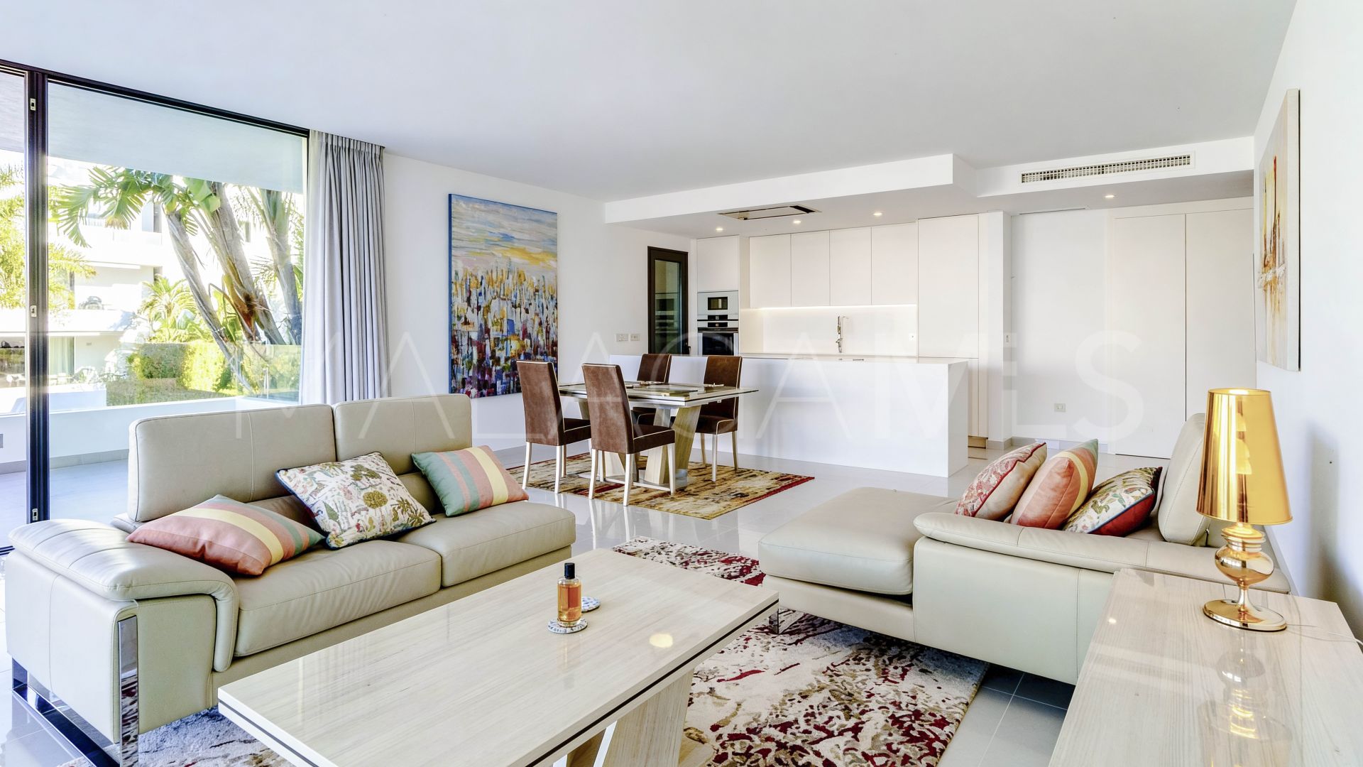 For sale 3 bedrooms apartment in New Golden Mile