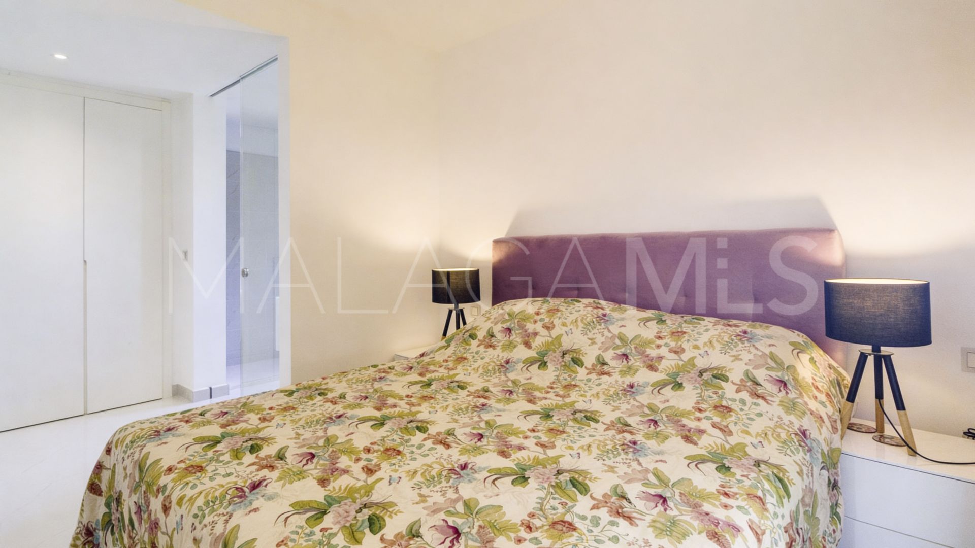 For sale 3 bedrooms apartment in New Golden Mile