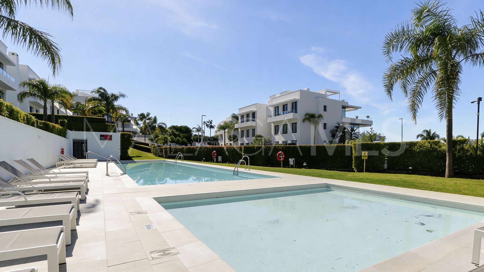 For sale 3 bedrooms apartment in New Golden Mile