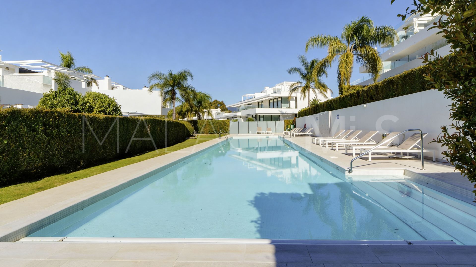 For sale 3 bedrooms apartment in New Golden Mile