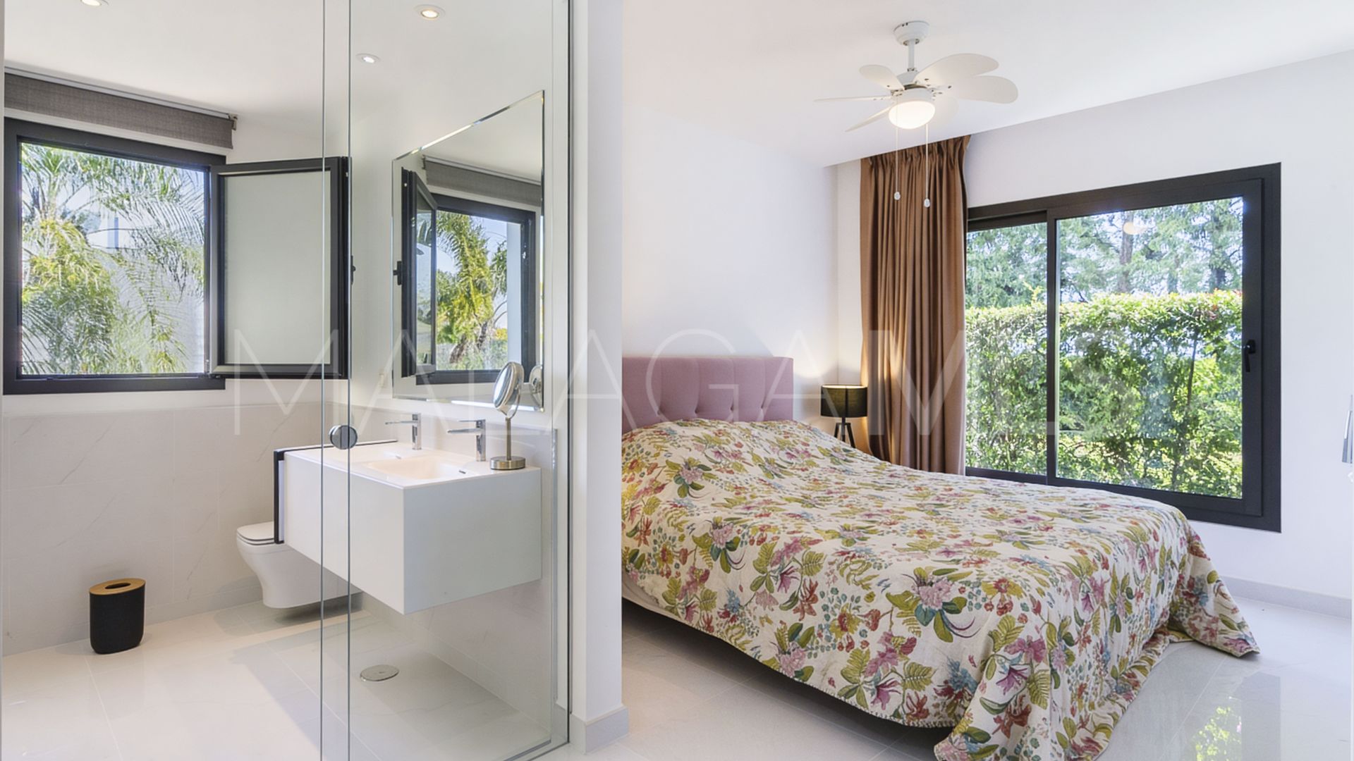 For sale 3 bedrooms apartment in New Golden Mile