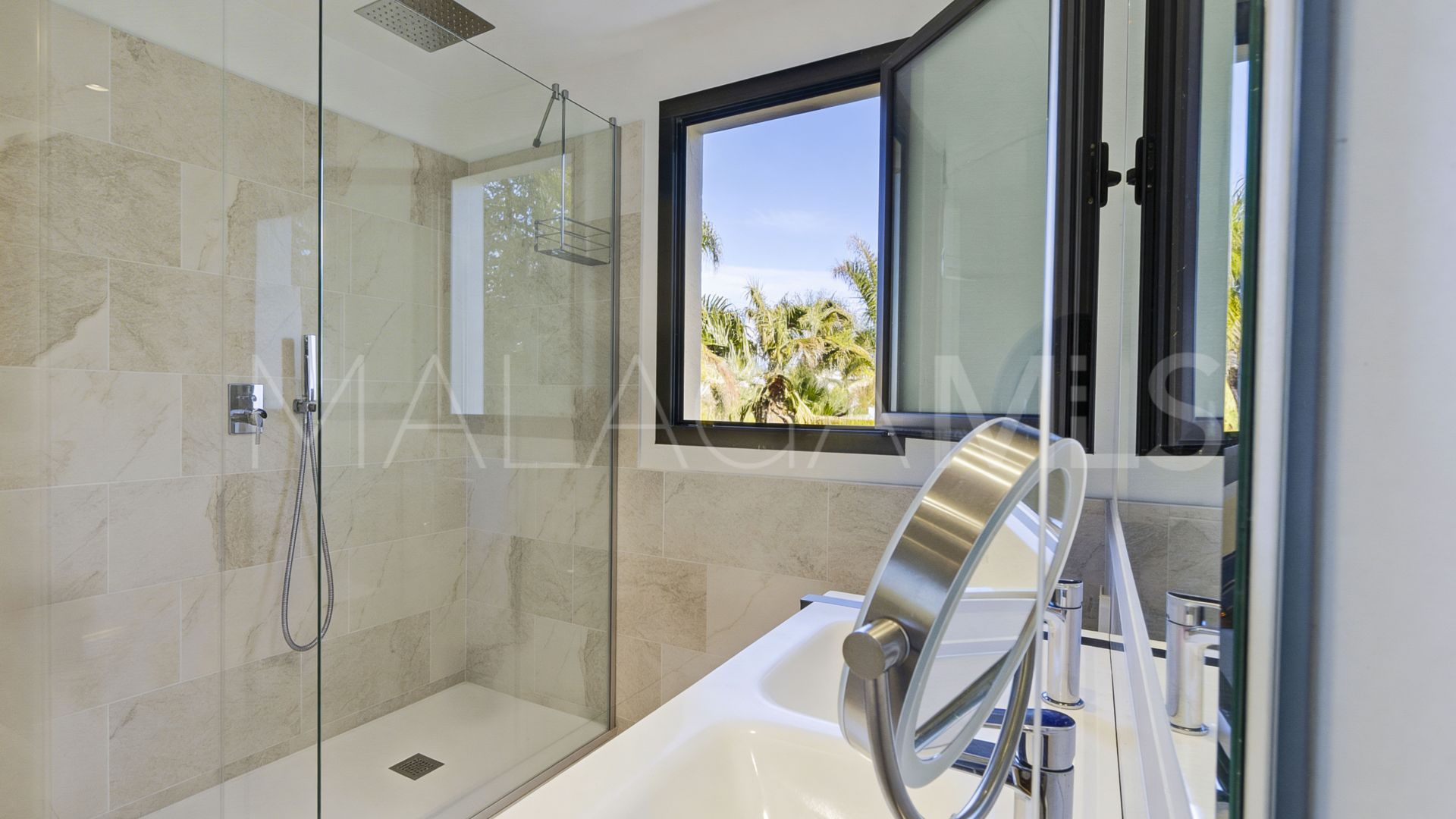 For sale 3 bedrooms apartment in New Golden Mile