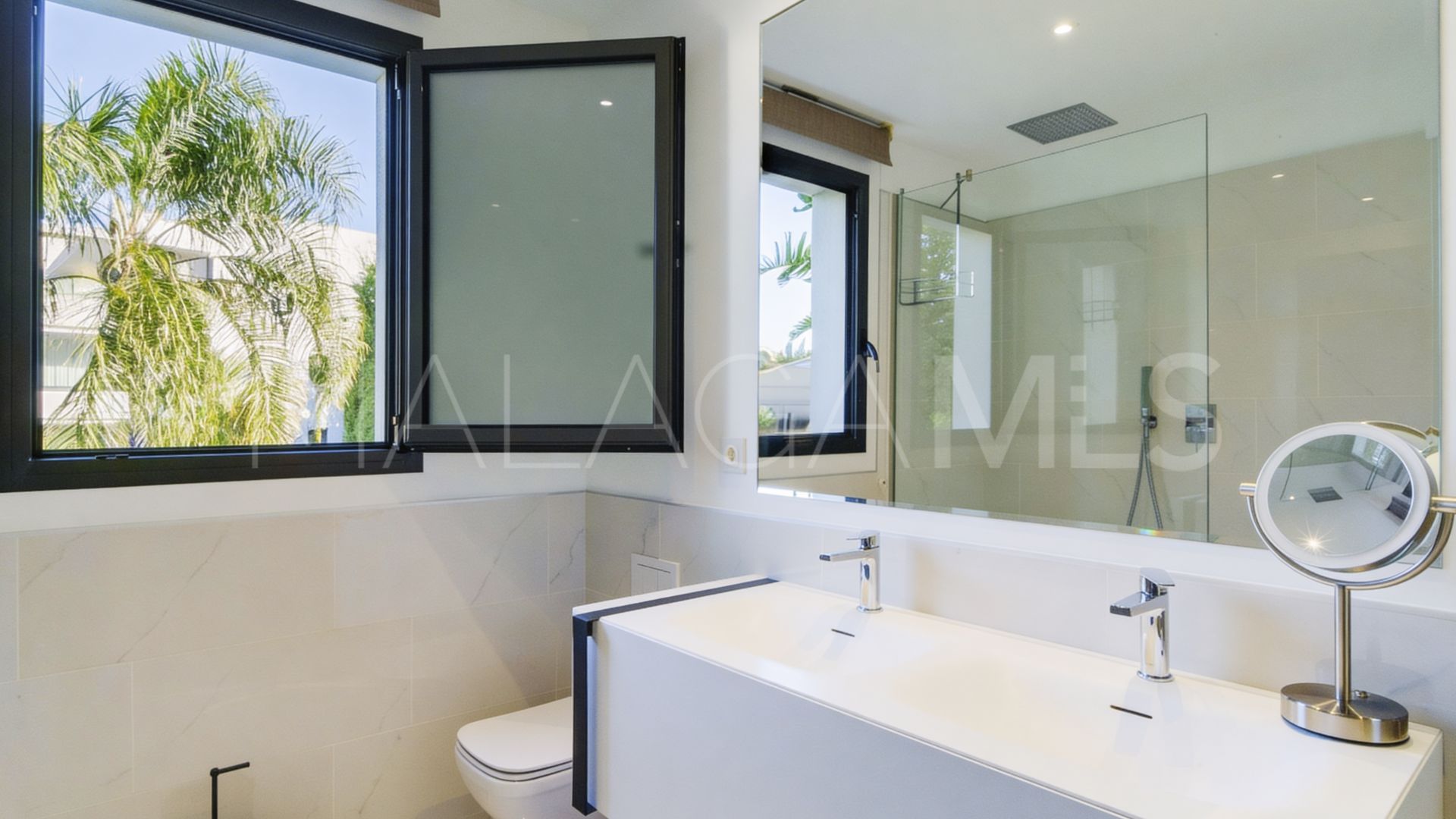 For sale 3 bedrooms apartment in New Golden Mile