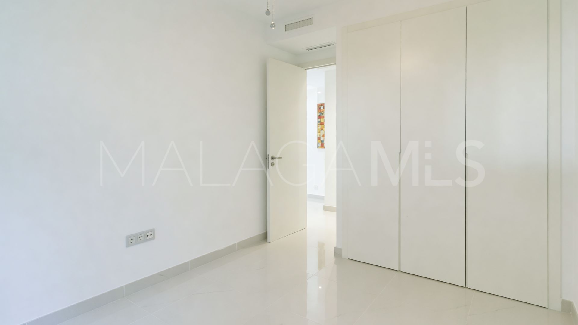 For sale 3 bedrooms apartment in New Golden Mile