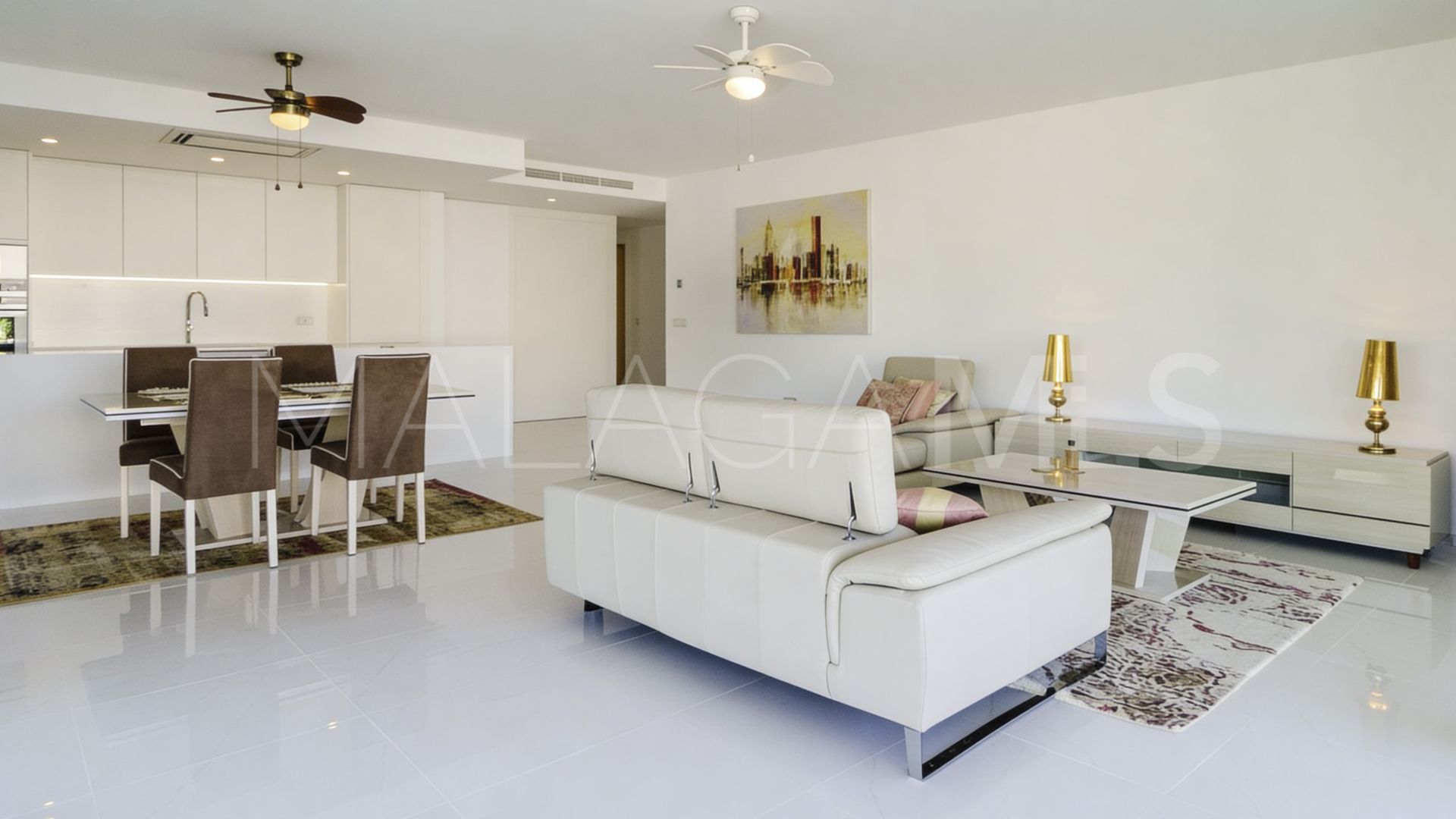For sale 3 bedrooms apartment in New Golden Mile