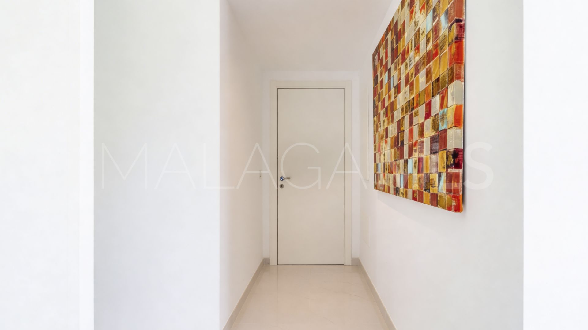 For sale 3 bedrooms apartment in New Golden Mile