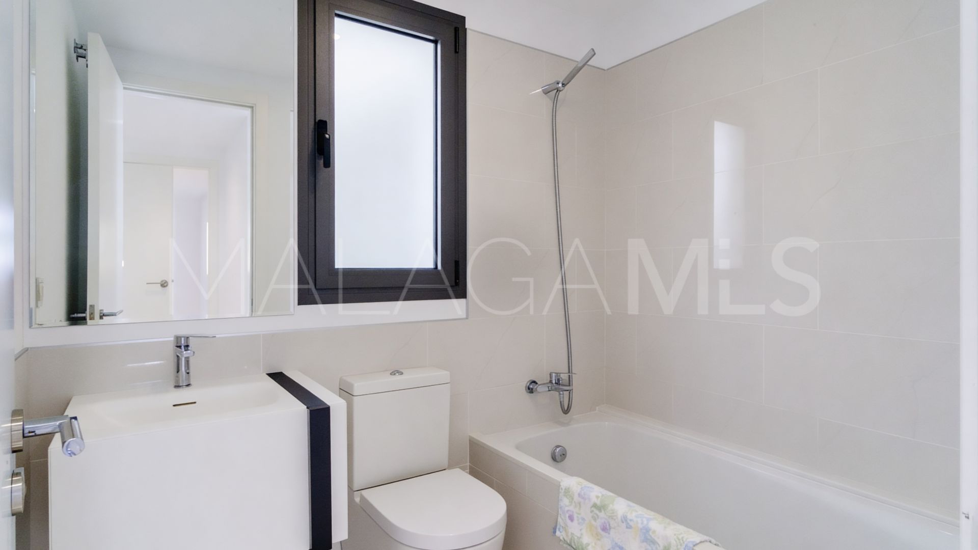 For sale 3 bedrooms apartment in New Golden Mile