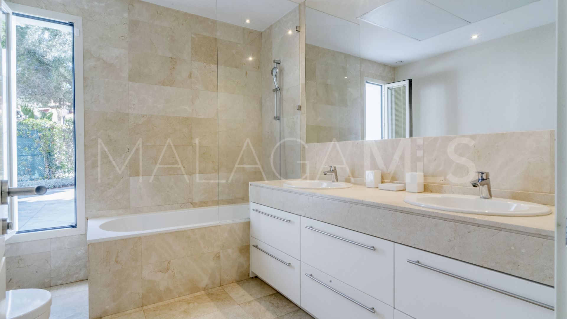 Villa for sale in Casasola