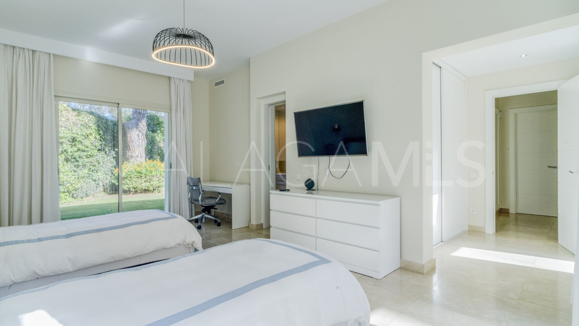Villa for sale in Casasola