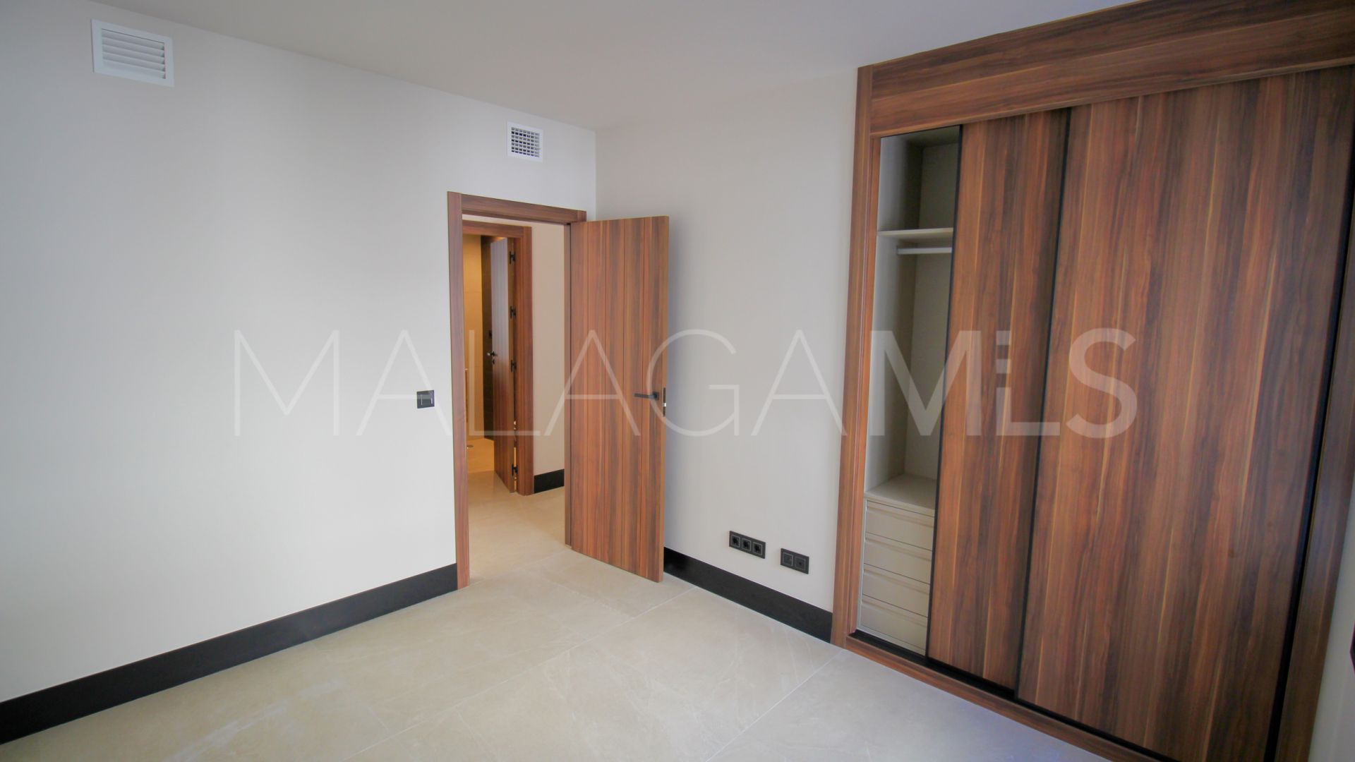 Atico duplex de 3 bedrooms for sale in Nueva Andalucia