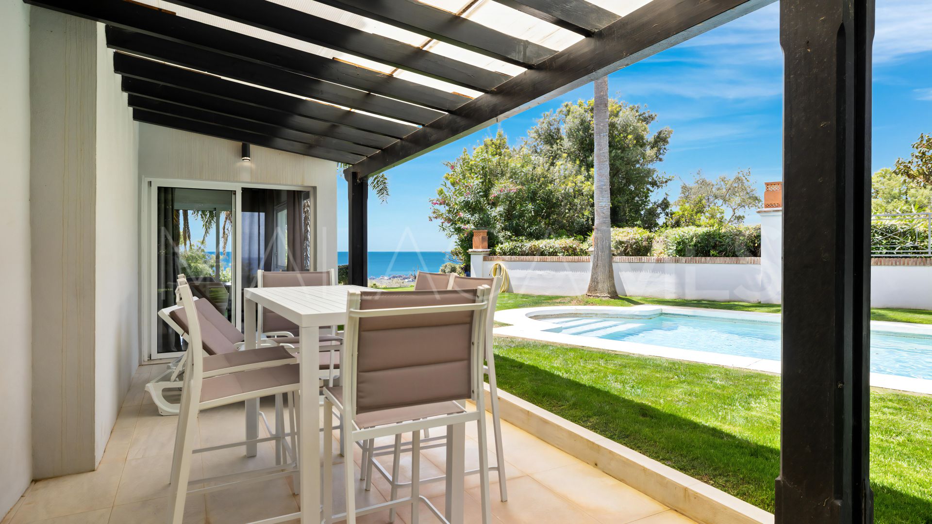 Buy villa in Marbella Este