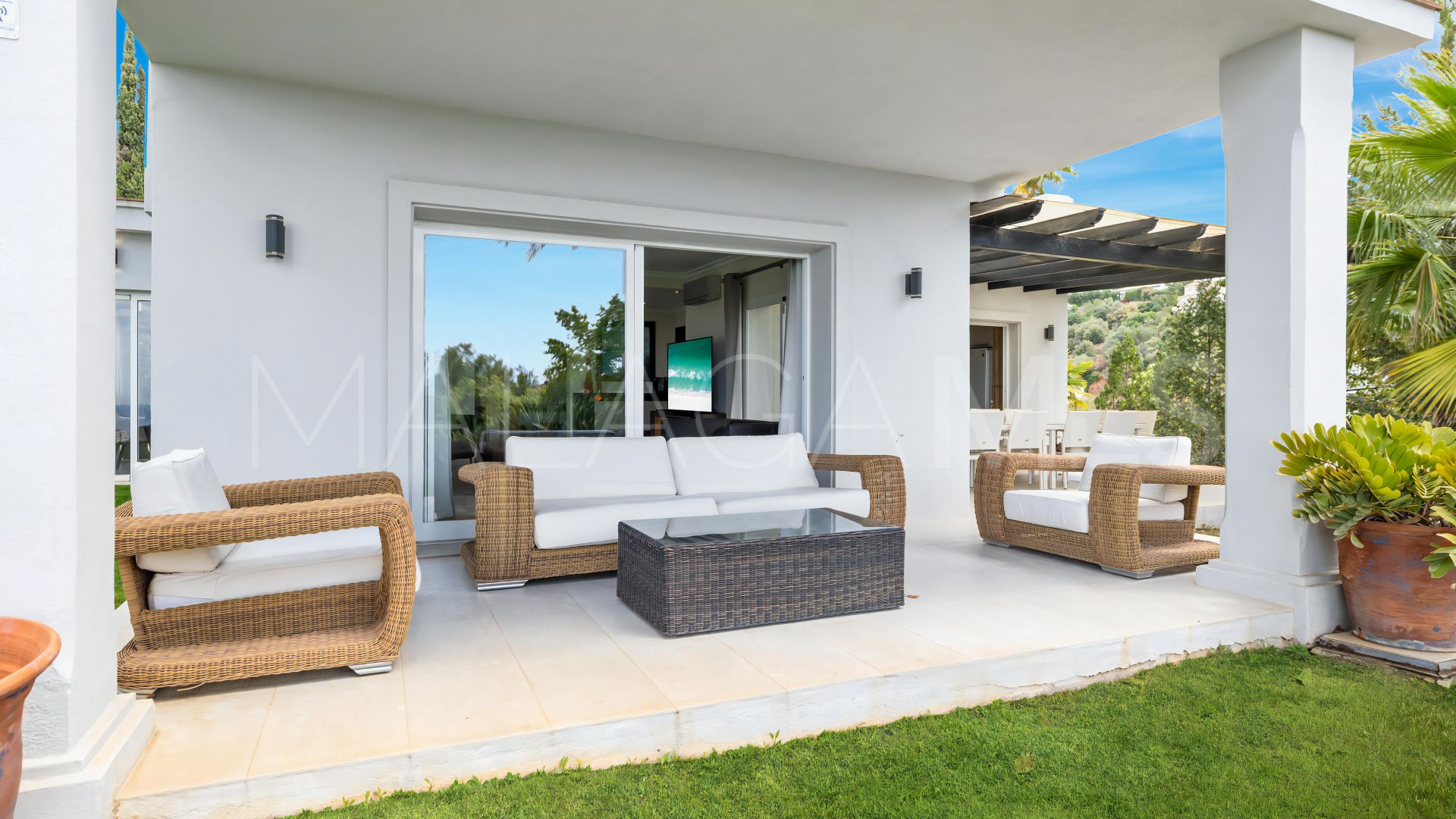 Buy villa in Marbella Este