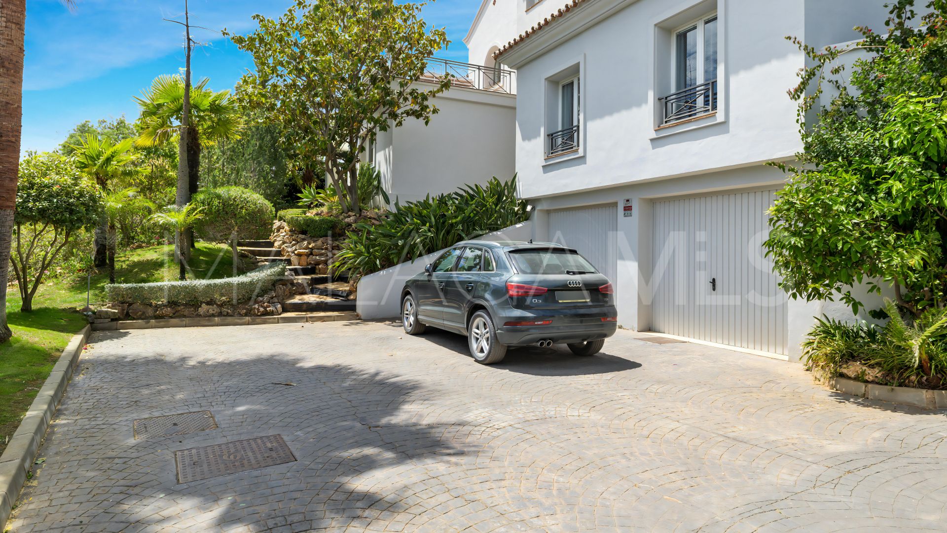 Buy villa in Marbella Este