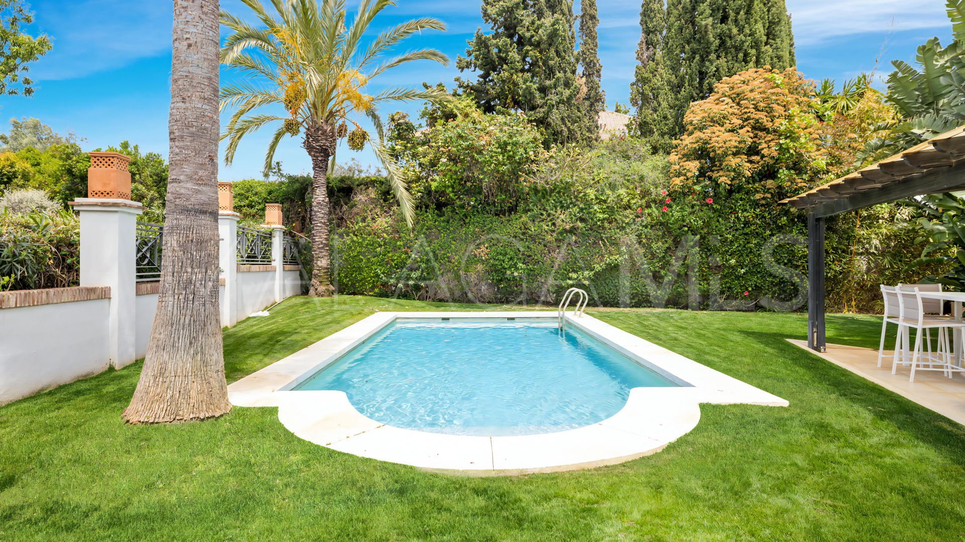 Buy villa in Marbella Este