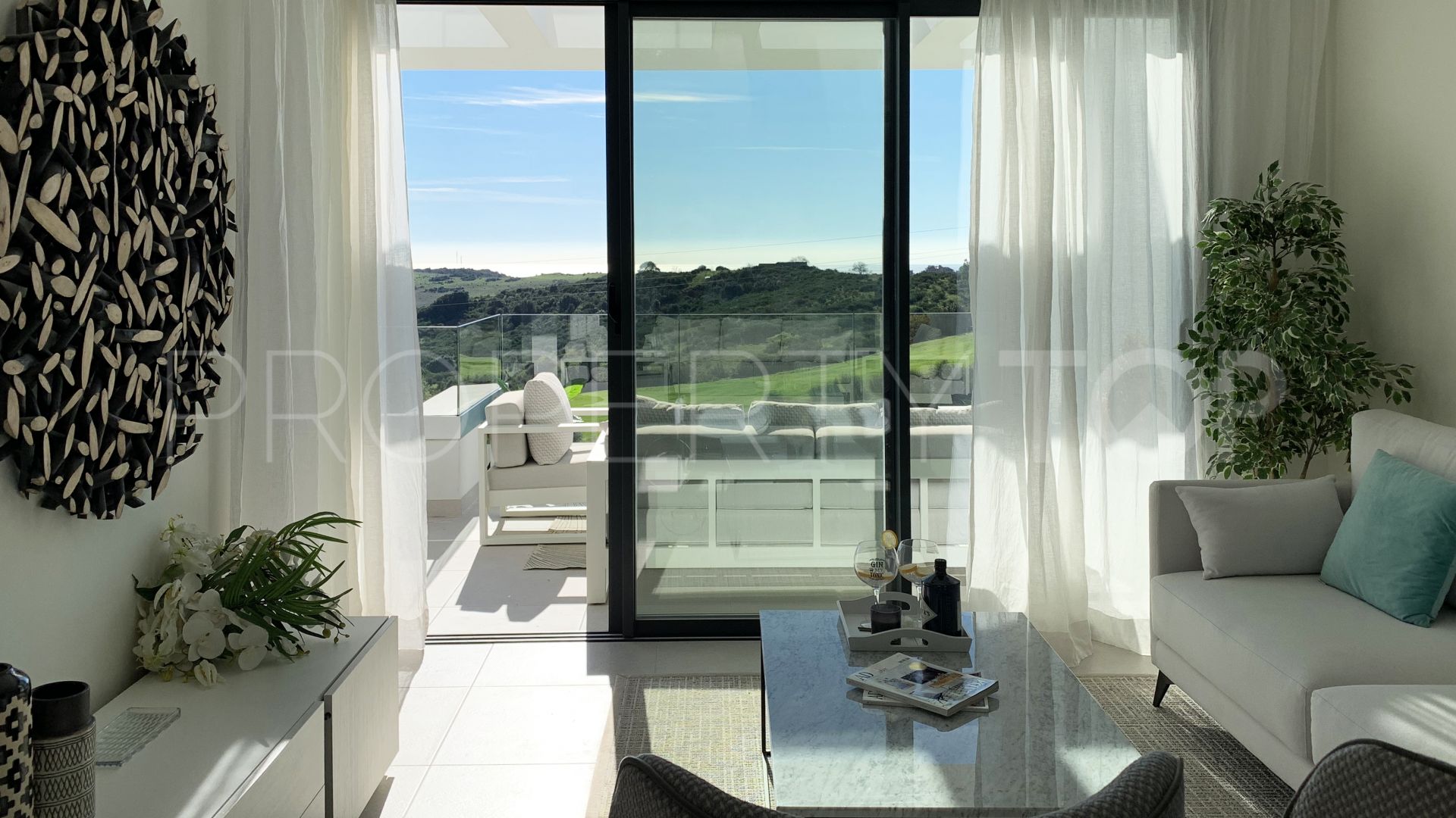 Buy ground floor apartment with 2 bedrooms in Estepona Golf