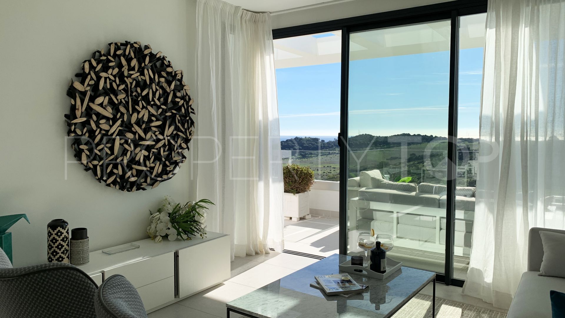 Buy ground floor apartment with 2 bedrooms in Estepona Golf