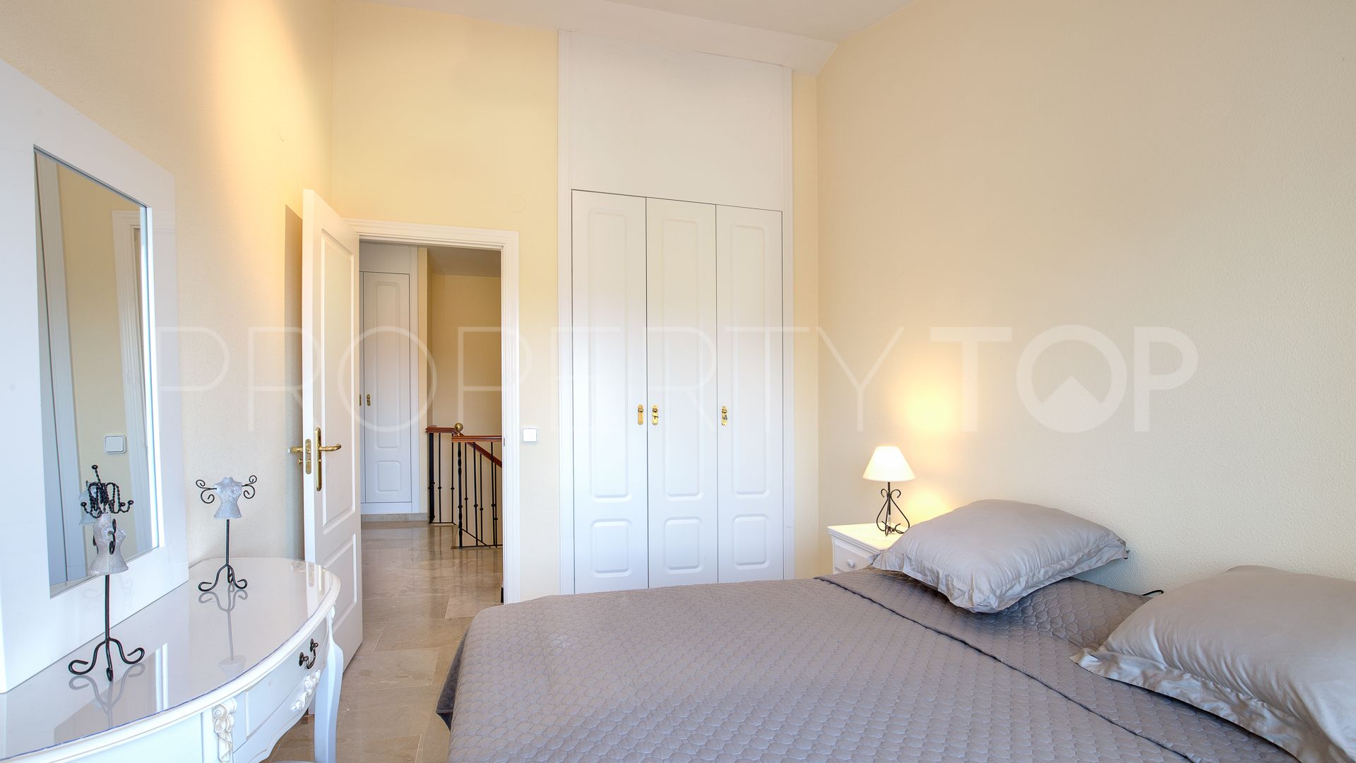 Atico duplex con 3 dormitorios en venta en Coto Real II