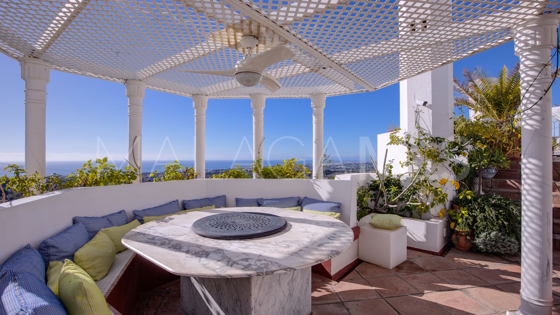 Duplex penthouse for sale in Jardines Colgantes