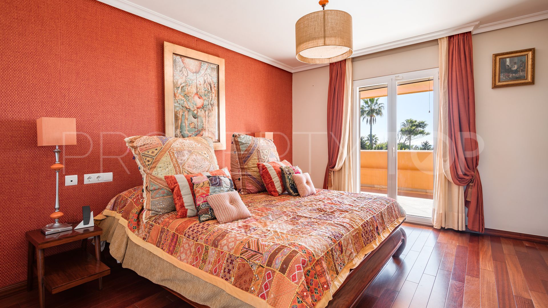 Comprar villa de 8 dormitorios en Hacienda Beach