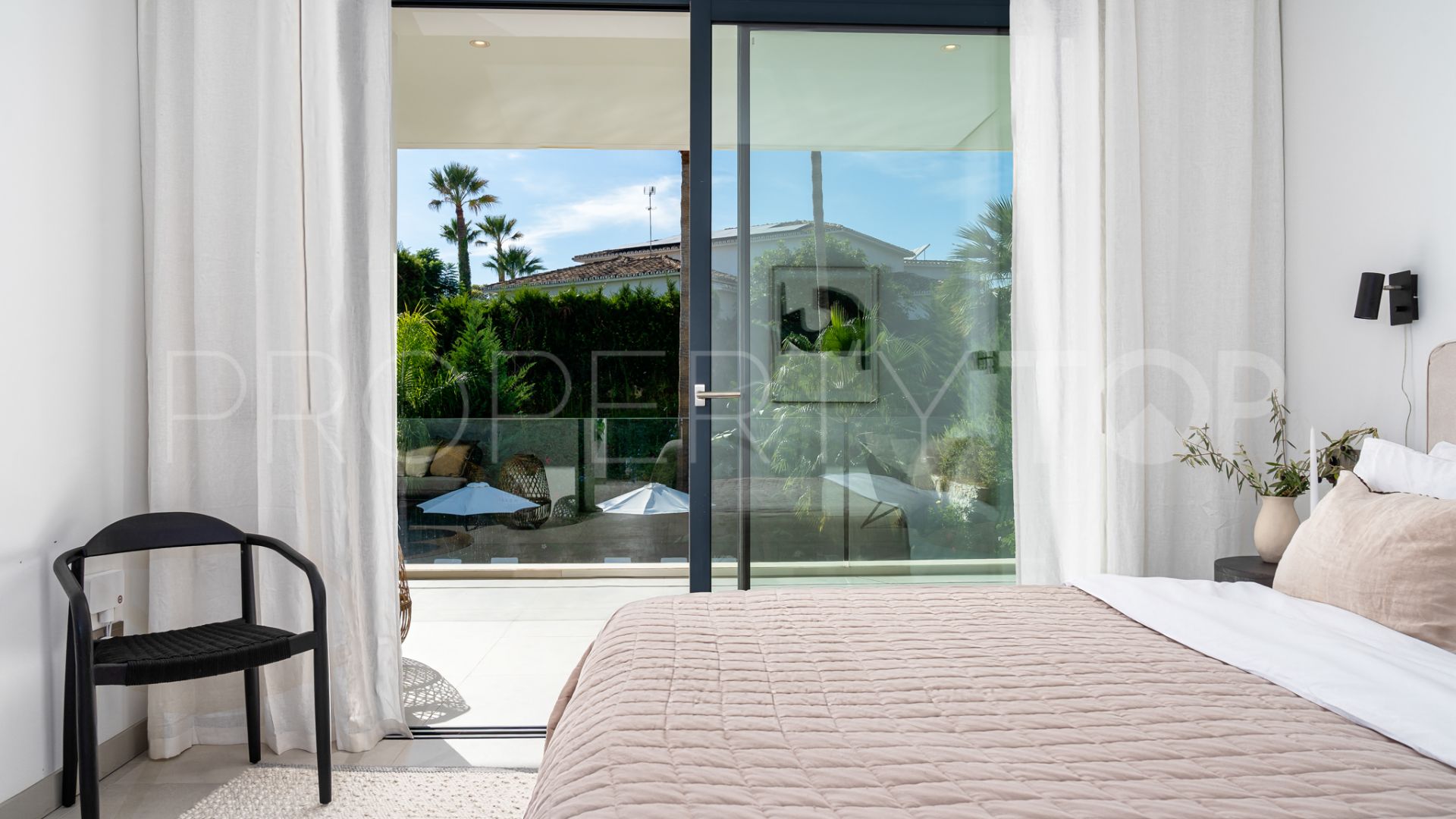 Villa en venta de 5 dormitorios en Marbella - Puerto Banus