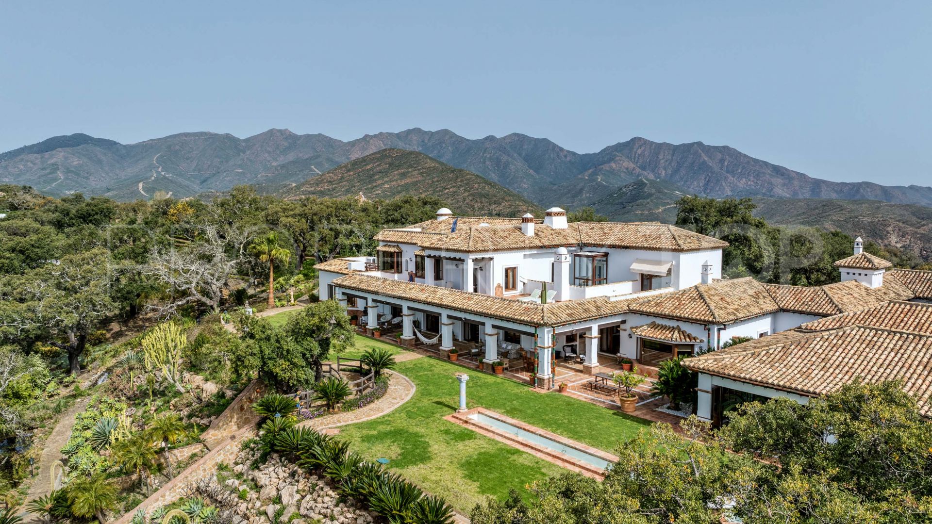 Finca with 7 bedrooms for sale in La Mairena