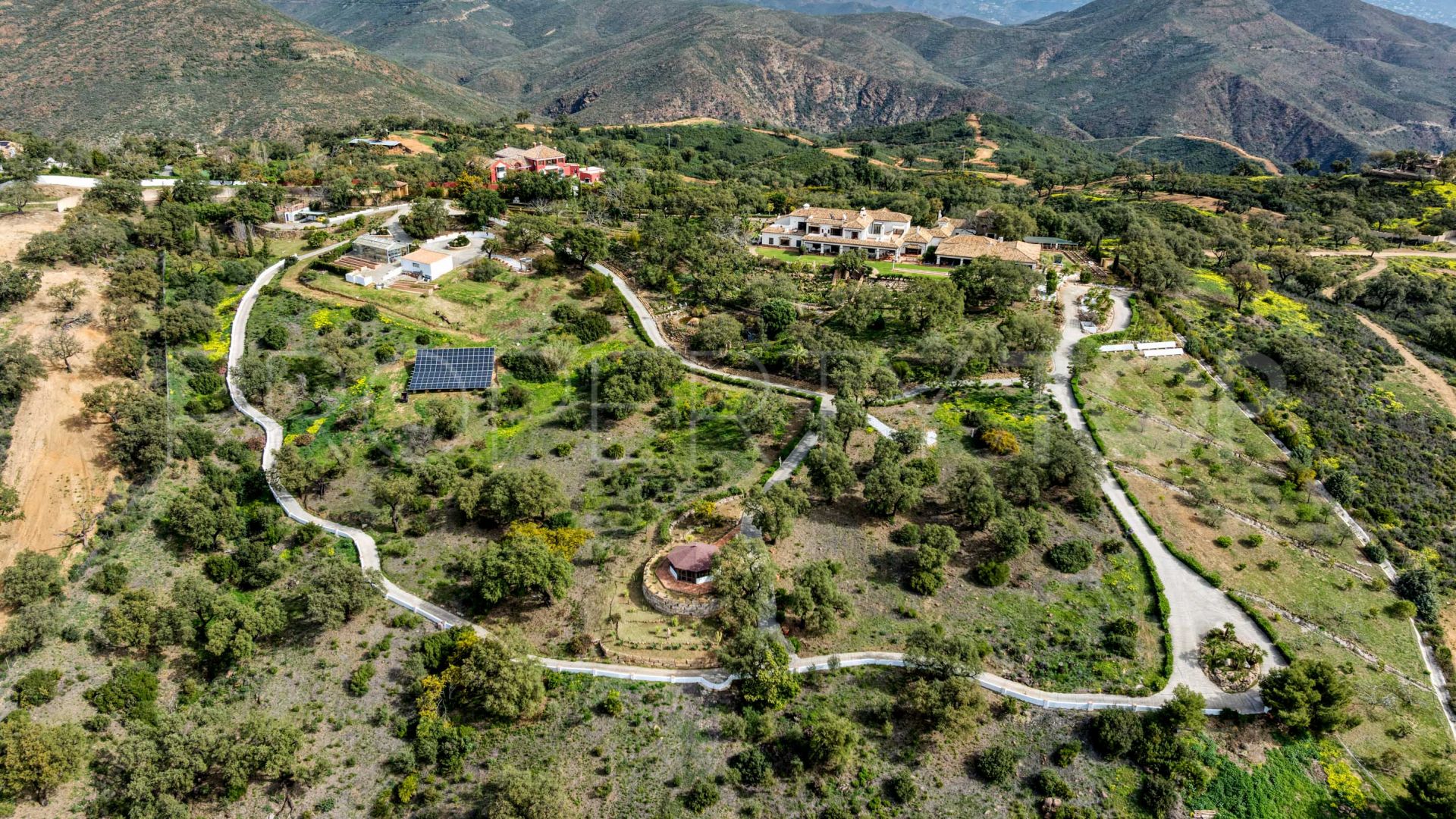Finca with 7 bedrooms for sale in La Mairena